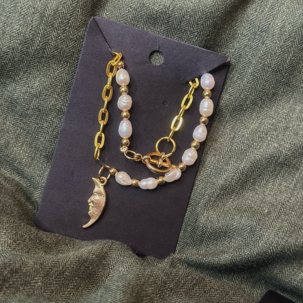Half pearl half gold chain necklace with half moon charm 🌛handmade with love ❤️ - Picture 3 of 3